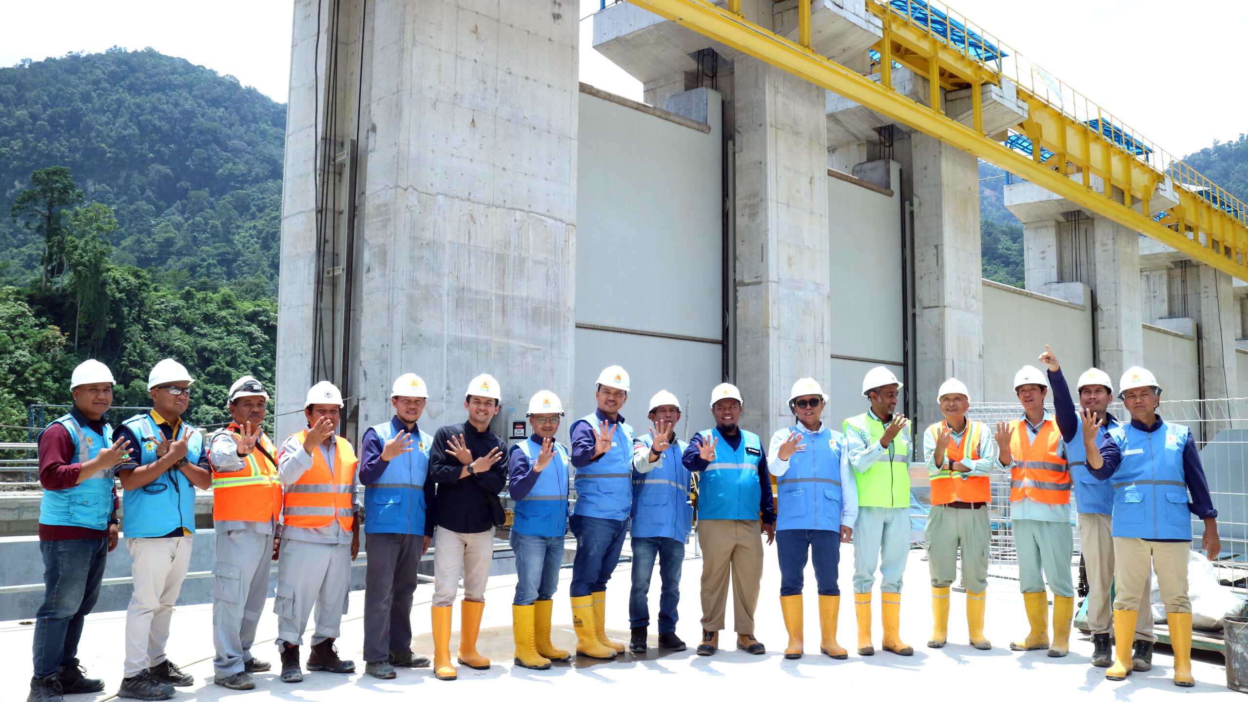 Jelang Waterfilling PLTA Asahan 3, PLN Lakukan Intake Weir Impounding