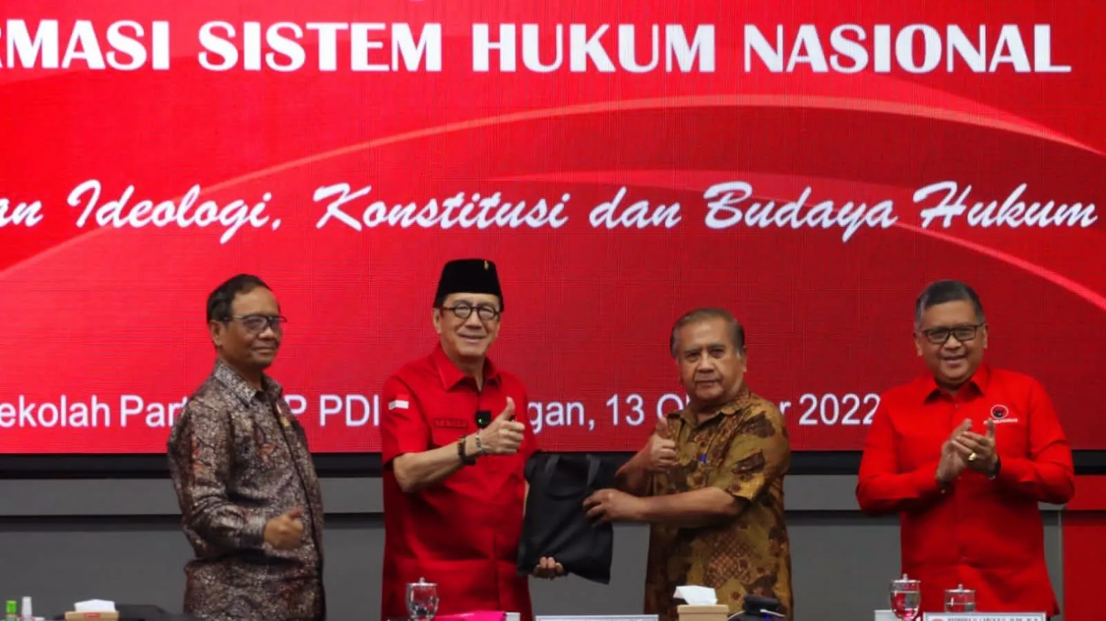 Dukung Reshuffle, PDIP : Menteri Harus Tegak Lurus Dengan Kebijakan Presiden