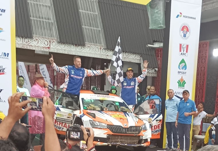 Rifat Juara Danau Toba Rally
