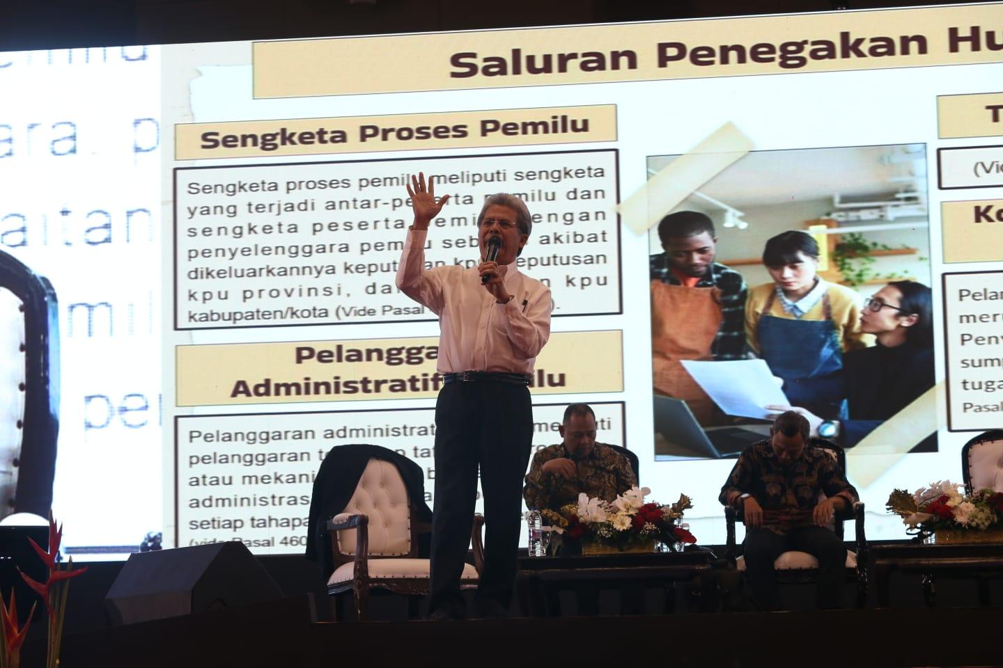 Pejabat Kemdagri Bicara Larangan Pencopotan Baliho Sepihak
