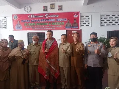 Peringati Hari Pahlawan, Kombes Pol Valentino Jadi Narasumber Di SMKN 6 Medan
