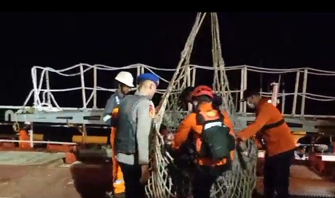 Kapal Kayu Bawa 9 TKI Ilegal Terbalik Di Selat Malaka