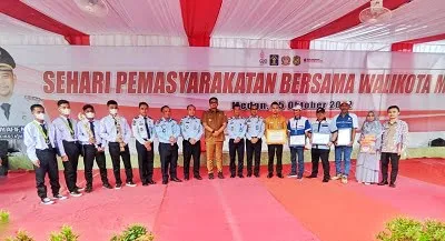 Walikota Kunjungi Lapas Medan, Serahkan Ijazah Dan Tinjau Karya Warga Binaan