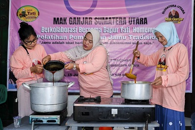 Mak Ganjar Gelar Pelatihan Pembuatan Jamu Tradisional Bagi Ibu-Ibu di Sumut