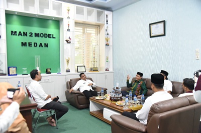 Kunjungi MAN 2 Model Medan, Rajudin Sagala Minta Pemerintah Perhatikan Guru Sekolah Berbasis Agama