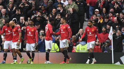 Hajar Aston Villa, MU Kokoh 3 Besar