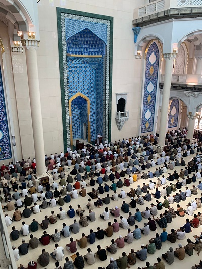 3.000 Jamaah Shalat Jumat Pertama Di Masjid Agung