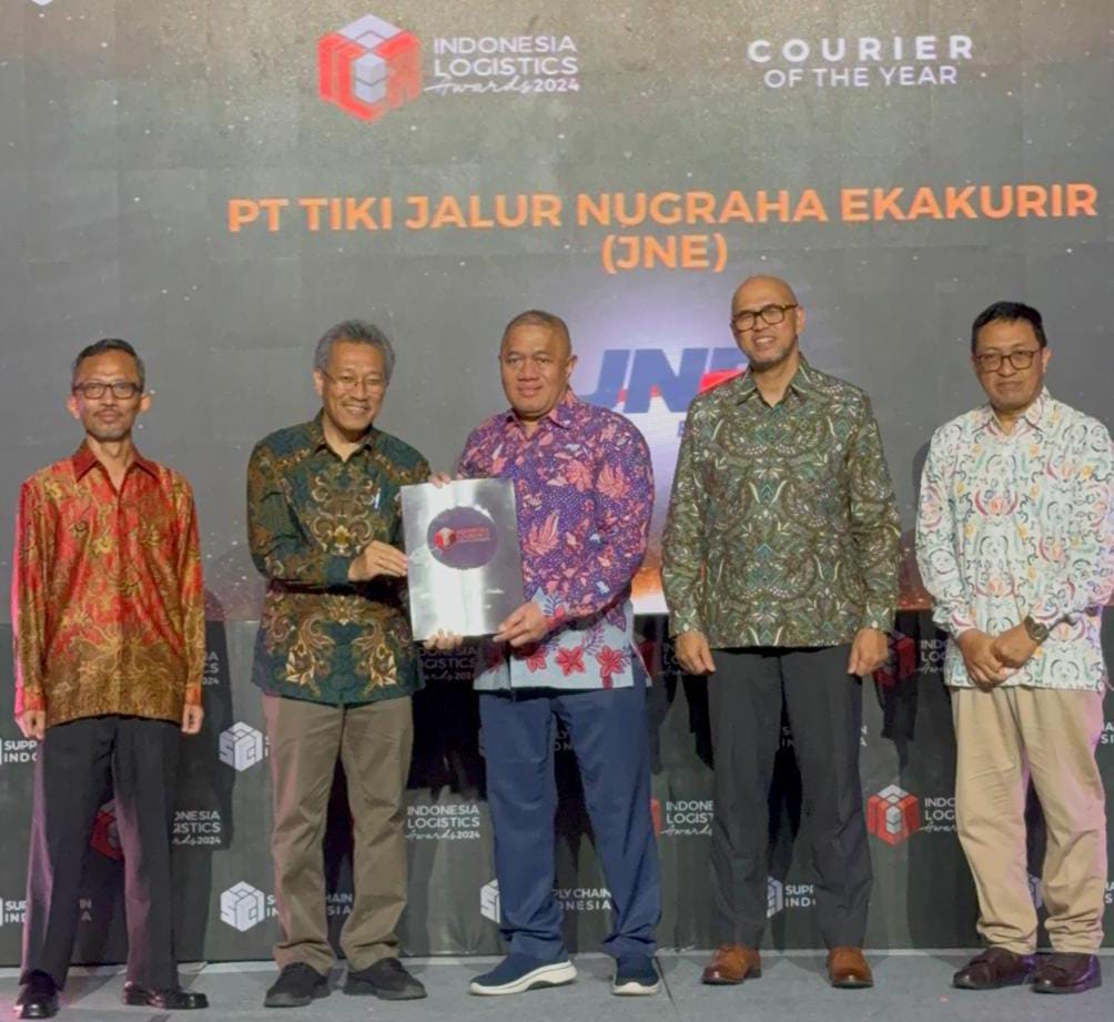 JNE Kembali Raih Penghargaan Courier of The Year di Indonesia Logistic Awards 2024