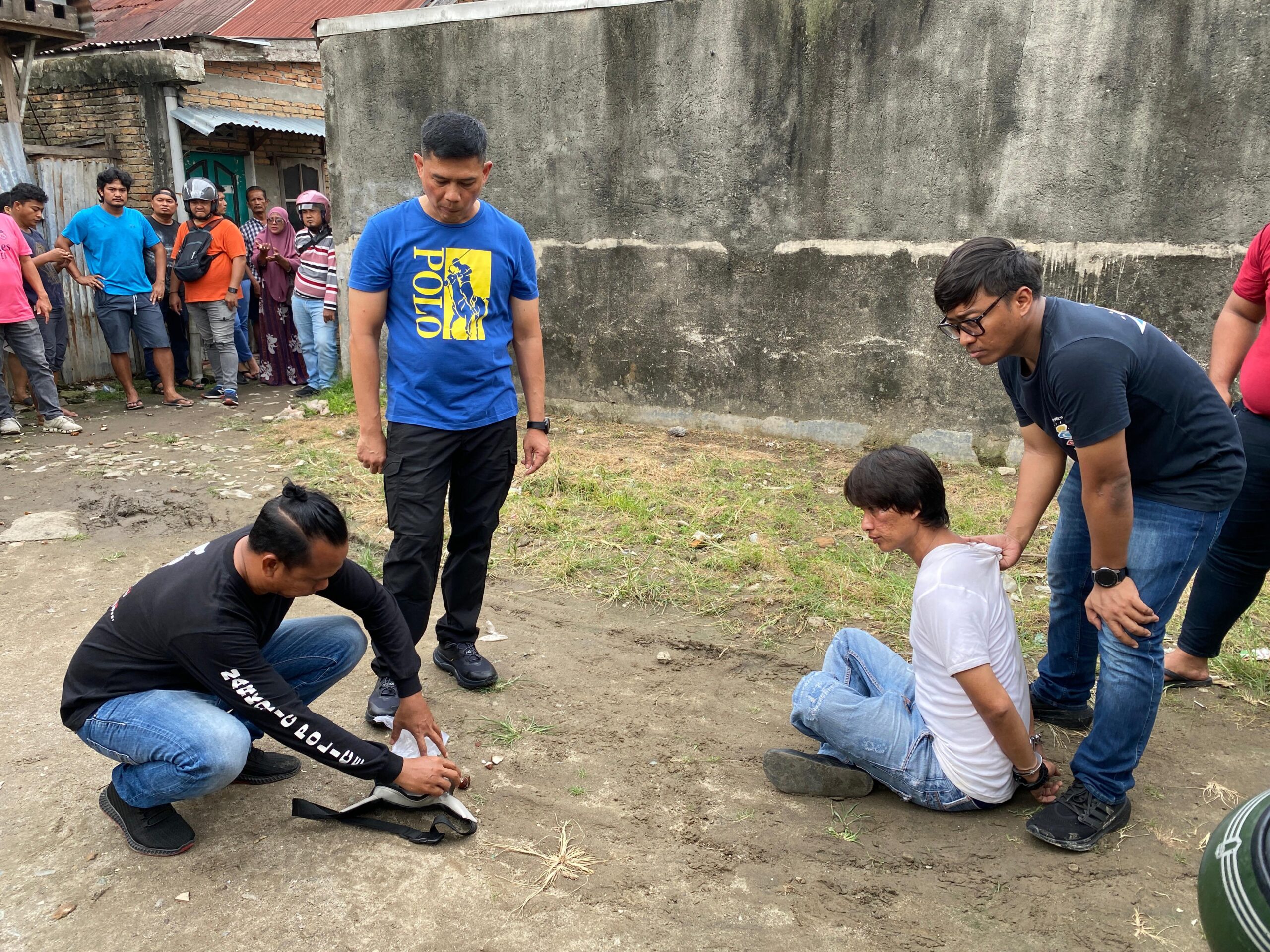Satres Narkoba Polrestabes Medan Gerebek Sarang Narkoba Jl. Masjid Taufik