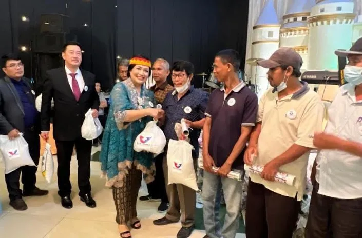 DPW Partai Perindo Sumut Bagikan Paket Bantuan Sembako Dalam Perayaan Natal