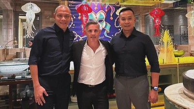 Nova Dan Sofie Jadi Asisten John Herdman