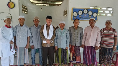 Dr.HM Nurdin Amin Khatib Jumat Di Masjid Al Huda Talun Kenas