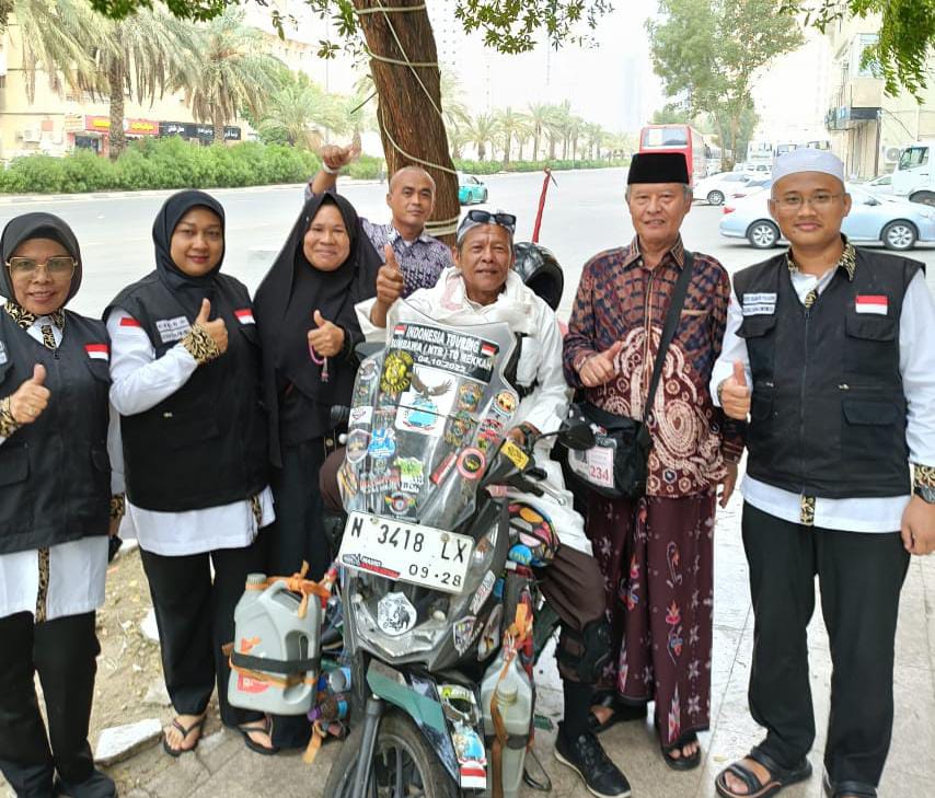 Nurdin Amin Kagumi Tulus Suyono Dan Isteri Berhaji Naik Sepeda Motor