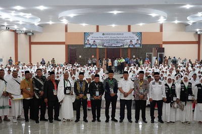 Dedi Iskandar Lepas Keberangkatan Calhaj Kloter 12
