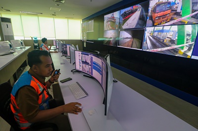 Pewarta Foto Indonesia Medan Berburu Foto Di Terminal SPMT Pelabuhan Indonesia Cabang Medan Belawan