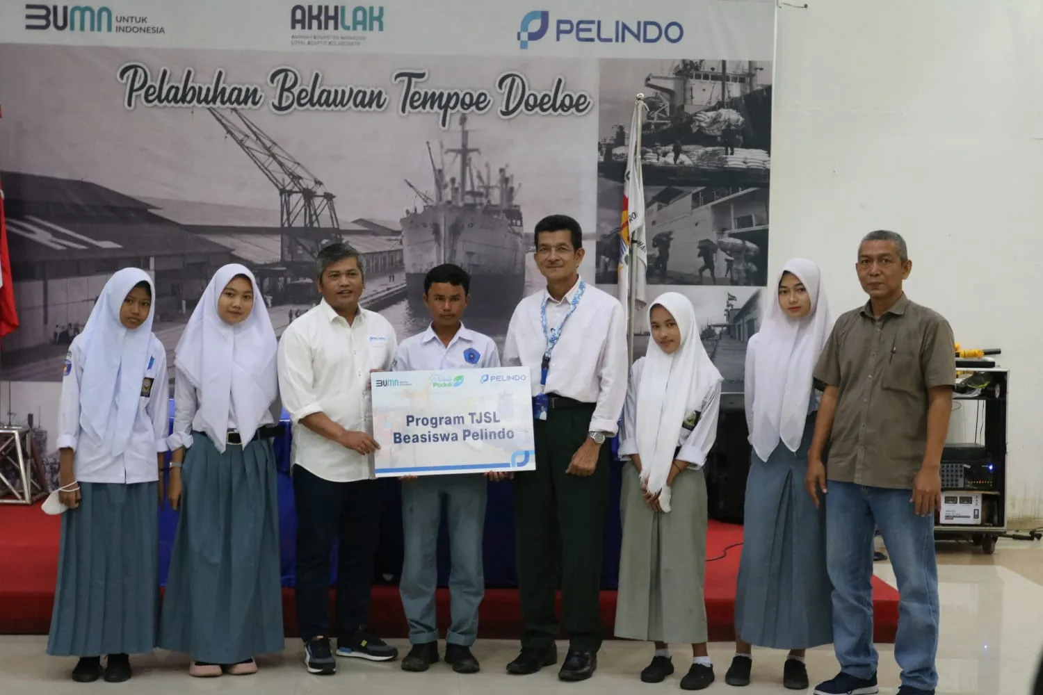 Pelindo Regional 1 Salurkan Beasiswa Kepada Lima Siswa