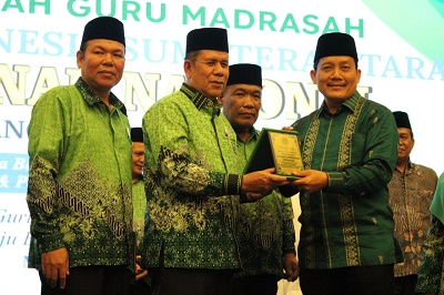 PGMI Sumut Beri Penghargaan Dan Anugerah Untuk Guru Honor Madrasah