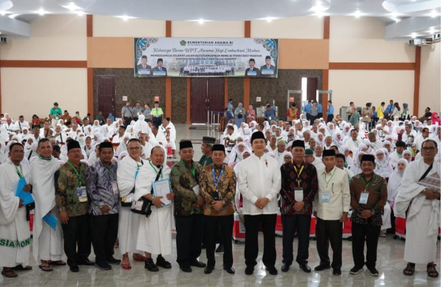 Plh Kankemenag Medan Ikut Melepas Calhaj Kloter 19