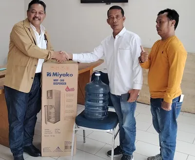 Ketua Fraksi Nasdem Sumbang Dispenser Untuk Pokja DPRD Sumut