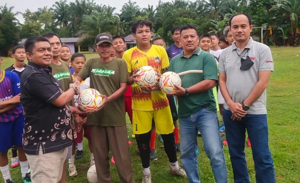Poslab Dukung Pembinaan Pemain Bintang Putra FC