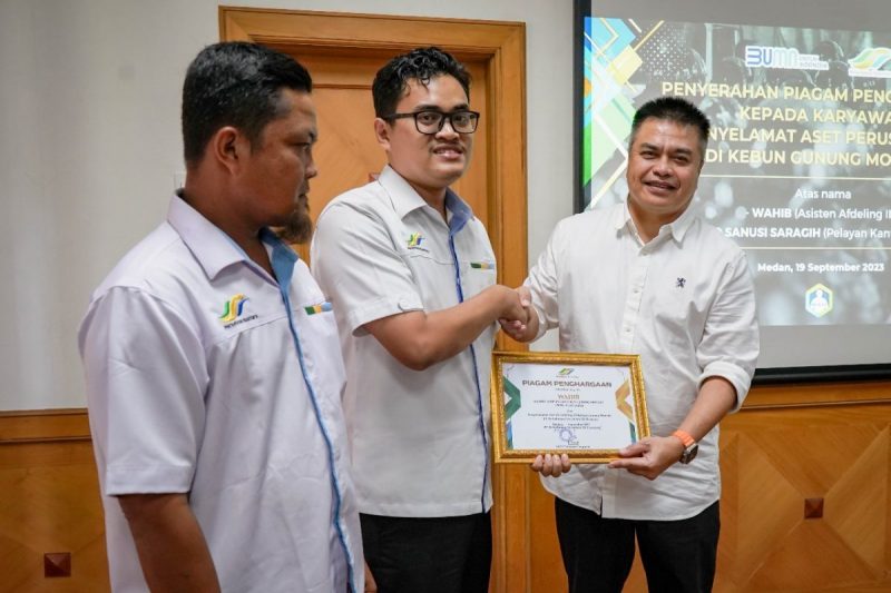 PTPN III (Persero) Apresiasi Dua Karyawan Kebun Gunung Monako