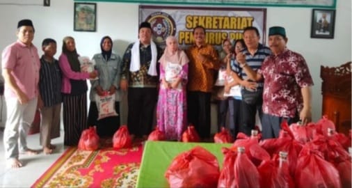 Mahajaya Salurkan Paket Ramadan Kaum Dhuafa