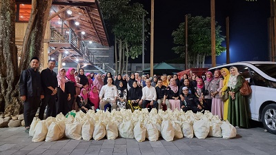 Puluhan Perempuan Lansia Dan Janda Bukber Dan Terima Santunan GIS