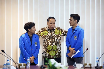 Lolos IISMA 2024, Rektor UMSU Lepas Dua Mahasiswa Ke Thailand Dan Ceko