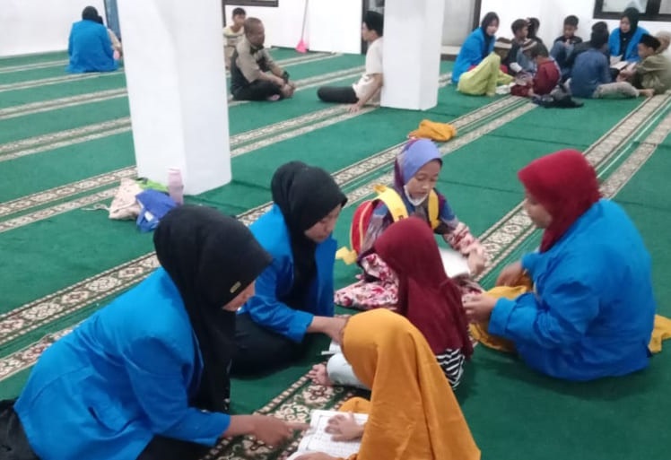 Khataman Santri Rumah Quraan Khairul LuthfiBekerjasama Dengan Mahasiswa KKN UMSU