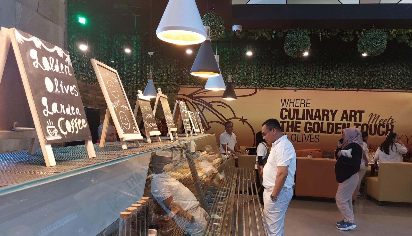 Menikmati Sandwich Dan Suasana Cozy Di Golden Olives Garden Cafe & Resto