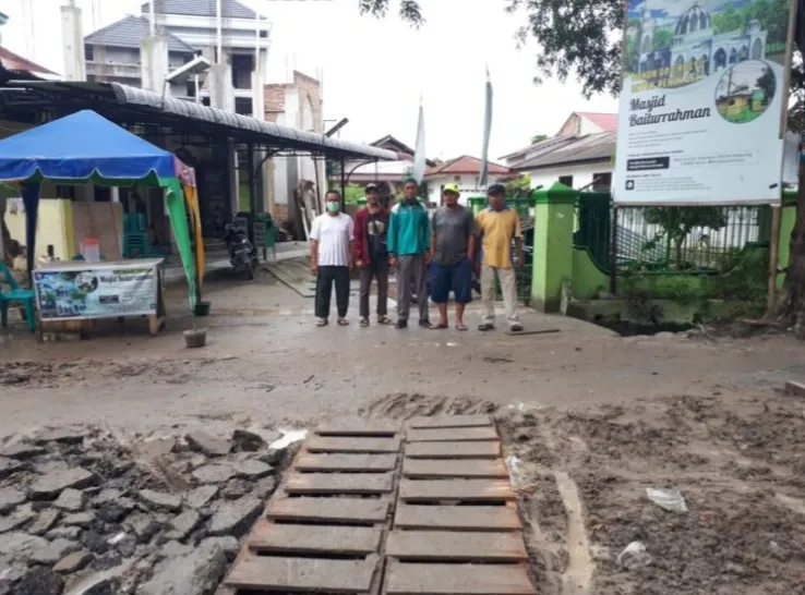 Warga Protes Pengerjaan Drainase Di Medan Denai