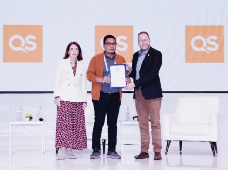 UMSU Terima Sertifikat 4 Stars Dari QS Asia Pacific Summit