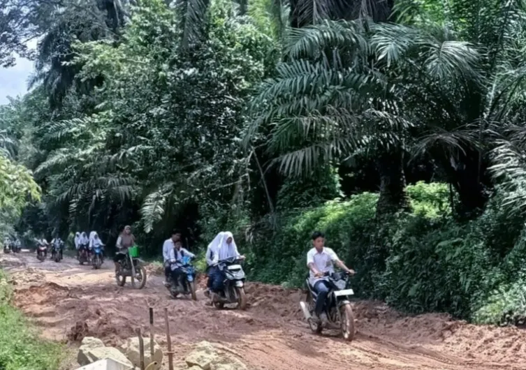 Jalan Di Bandar Pulo Rusak Parah, Tokoh Tanjungbalai-Asahan Angkat Bicara