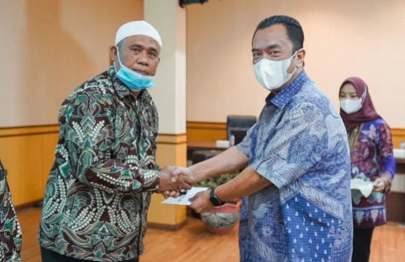 PTPN III Berangkatkan 64 Jemaah Umroh