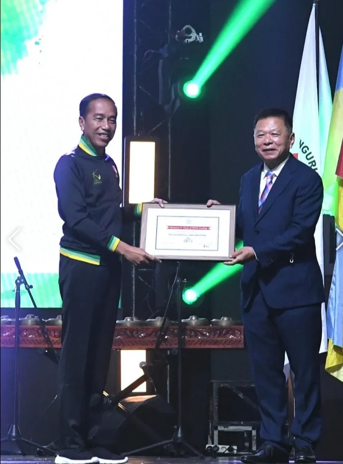 Presiden Jokowi Terima Penghargaan Tertinggi Dari IWUF