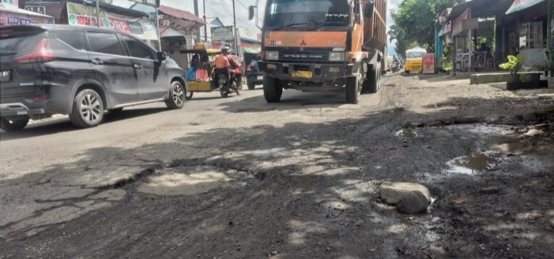 Jalan Medan-Brastagi Dibiarkan Rusak Bertahun-tahun