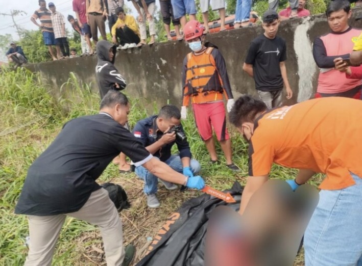 Mayat ABG Ditemukan Mengapung Di Sungai Percut