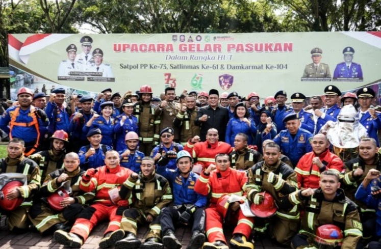 Upacara Gelar Pasukan HUT Satpol PP, Satlinmas Dan Damkarmat Di Lapangan Benteng Medan Diwarnai “Unjuk Rasa Anarkis”