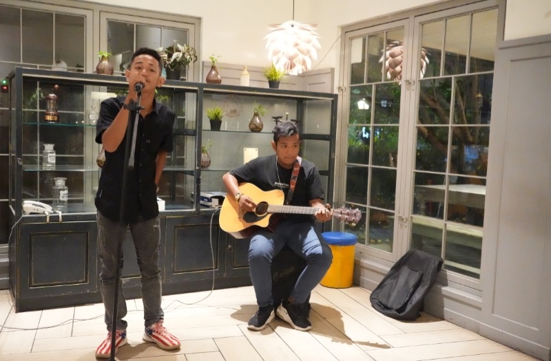 Pemko Medan Gandeng Musisi Jalanan Hibur Pengunjung Cafe