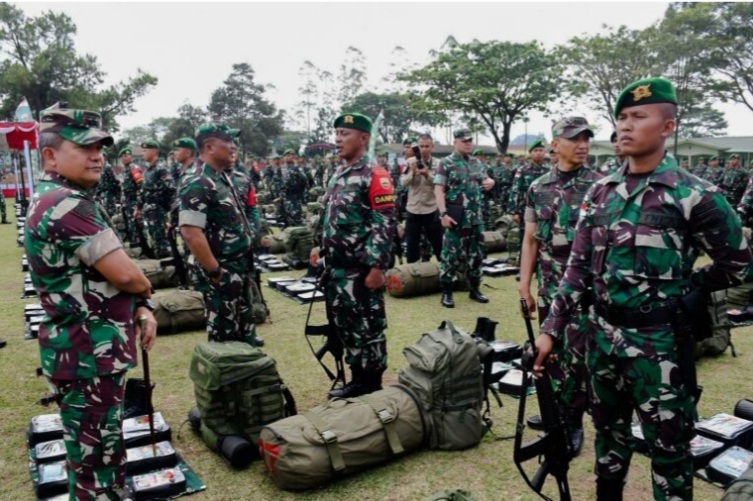 Pangdam I/BB dan Asops KASAD Riksiapops Yonif 125/Si'mbisa Satgas Pamtas RI-PNG