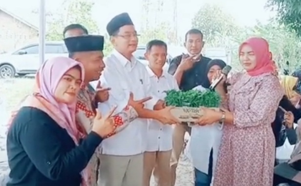 AYS Salurkan 3.000 Bibit Cabai Merah Kepada Warga Desa Melati 2 Perbaungan