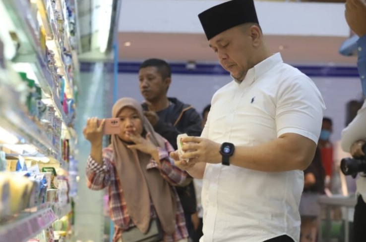 Cegah Makanan Tak Layak Konsumsi Beredar, Dinas Koperasi UKM Perindag Sidak Berastagi Supermarket