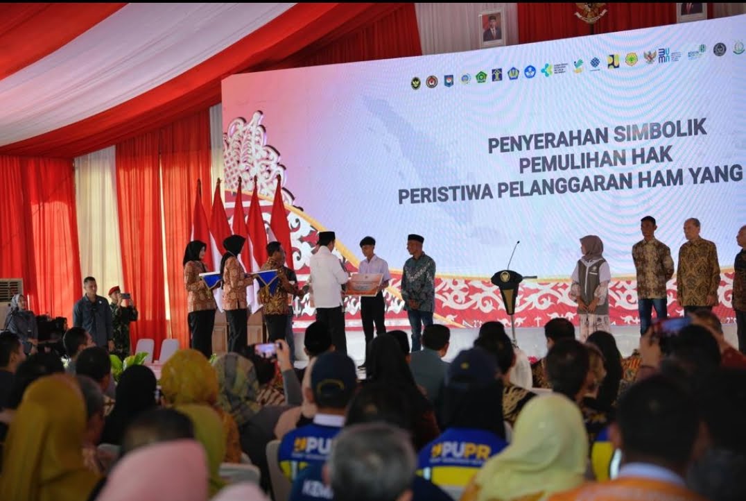 Kemendikbudristek Serahkan Beasiswa Pendidikan kepada Anak Korban Pelanggaran HAM Berat di Aceh