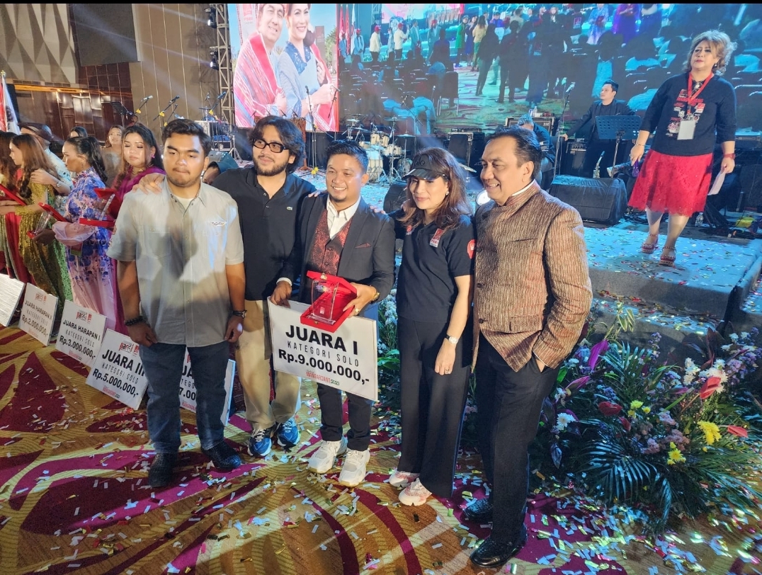 Jhon Kenedy Nadeak dan Dwarna Juara Pertama Festival Mangardang 2023