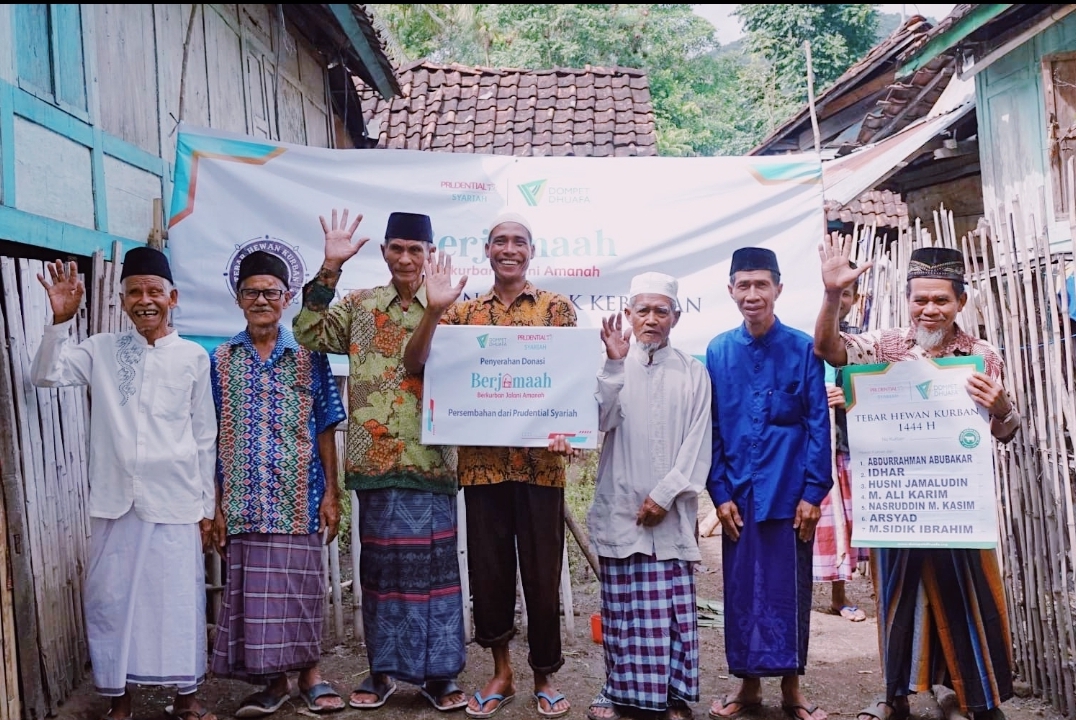 Prudential Syariah Salurkan Hewan Kurban ke Daerah Terpencil
