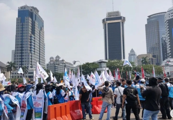 Demo Buruh Mulai Memanas