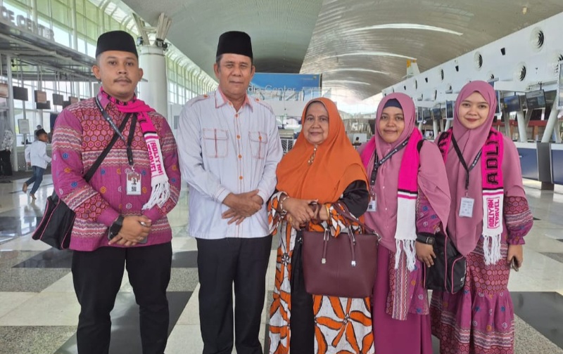 Yayasan Ibnu Halim Berangkatkan Guru Dan Kepsek Umrah