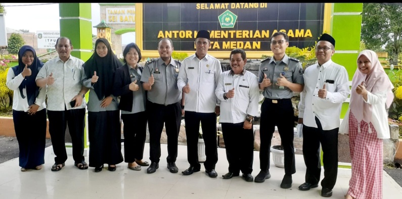 ASN Kemenag Medan Manfaatkan  Pelayanan Eazy Passport