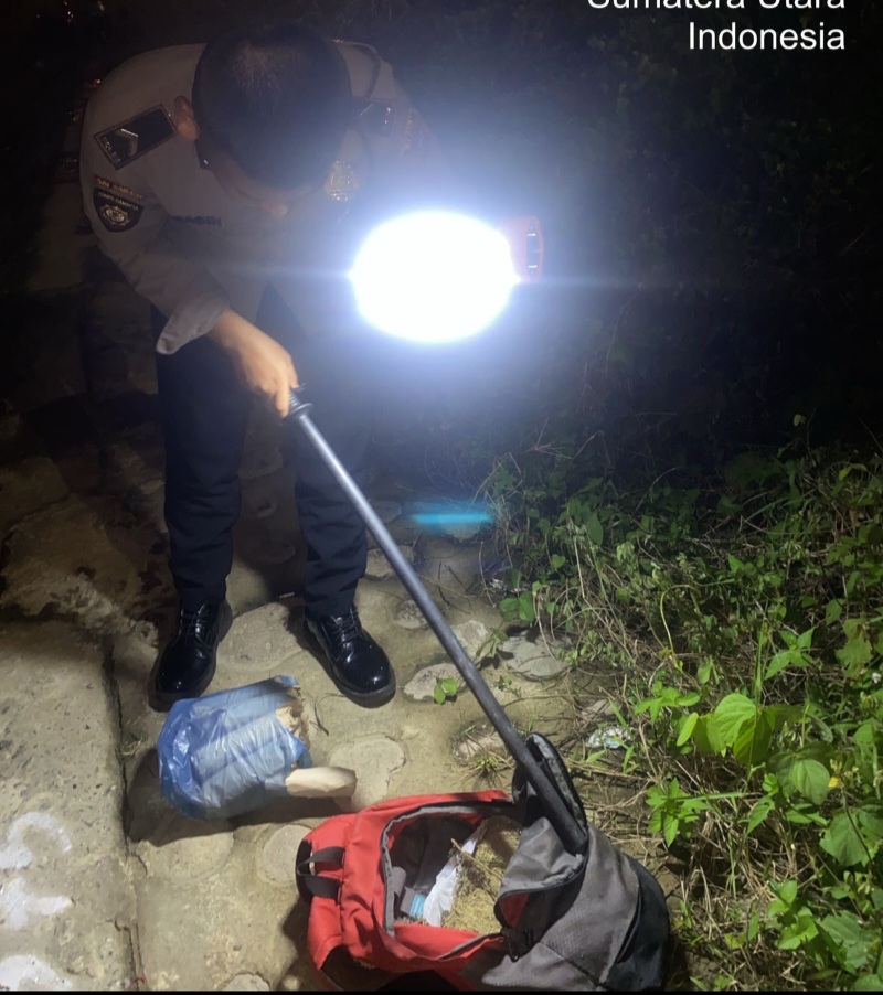 Tim Patroli Perintis Polrestabes Medan Temukan 2 Kg Ganja Di Pinggir Kanal