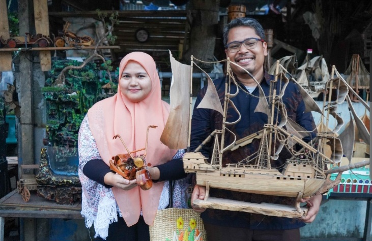 Roma Art Galery Medan Jual Bermacam Kerajinan Tangan Berbahan Kayu